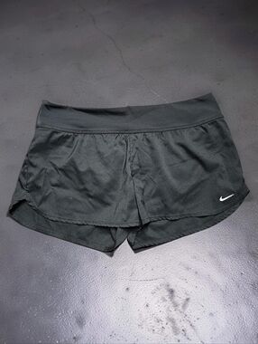 NIKE Women’s Black Athletic Shorts. Size L. Excellent Condition!